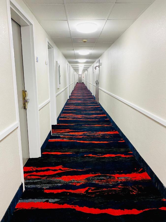 Days Inn By Wyndham שרונוויל מראה חיצוני תמונה