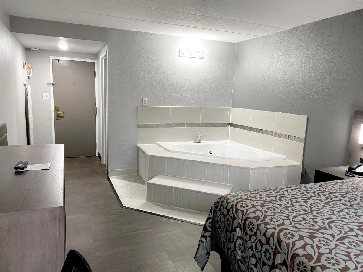 Days Inn By Wyndham שרונוויל מראה חיצוני תמונה