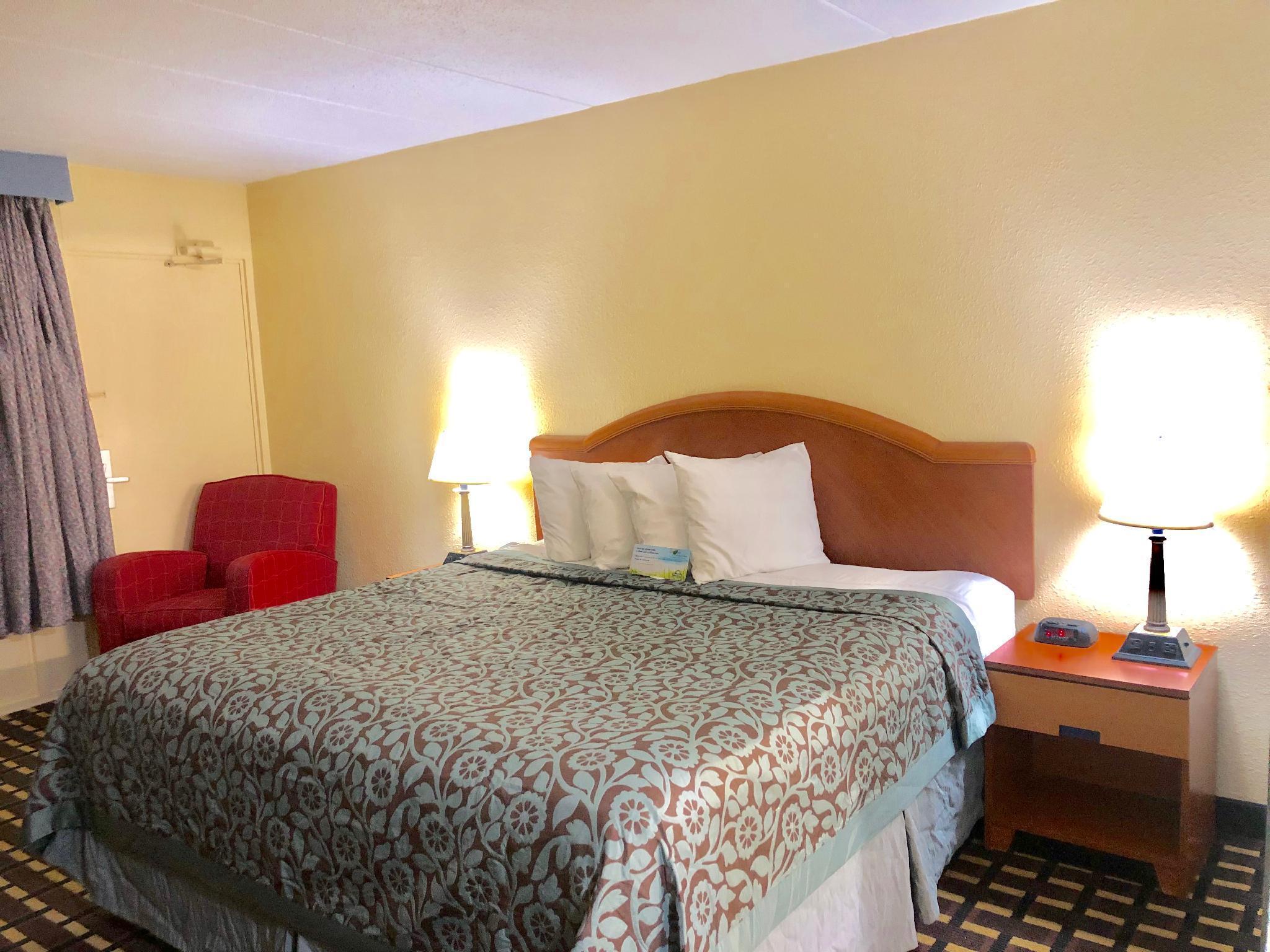 Days Inn By Wyndham שרונוויל מראה חיצוני תמונה