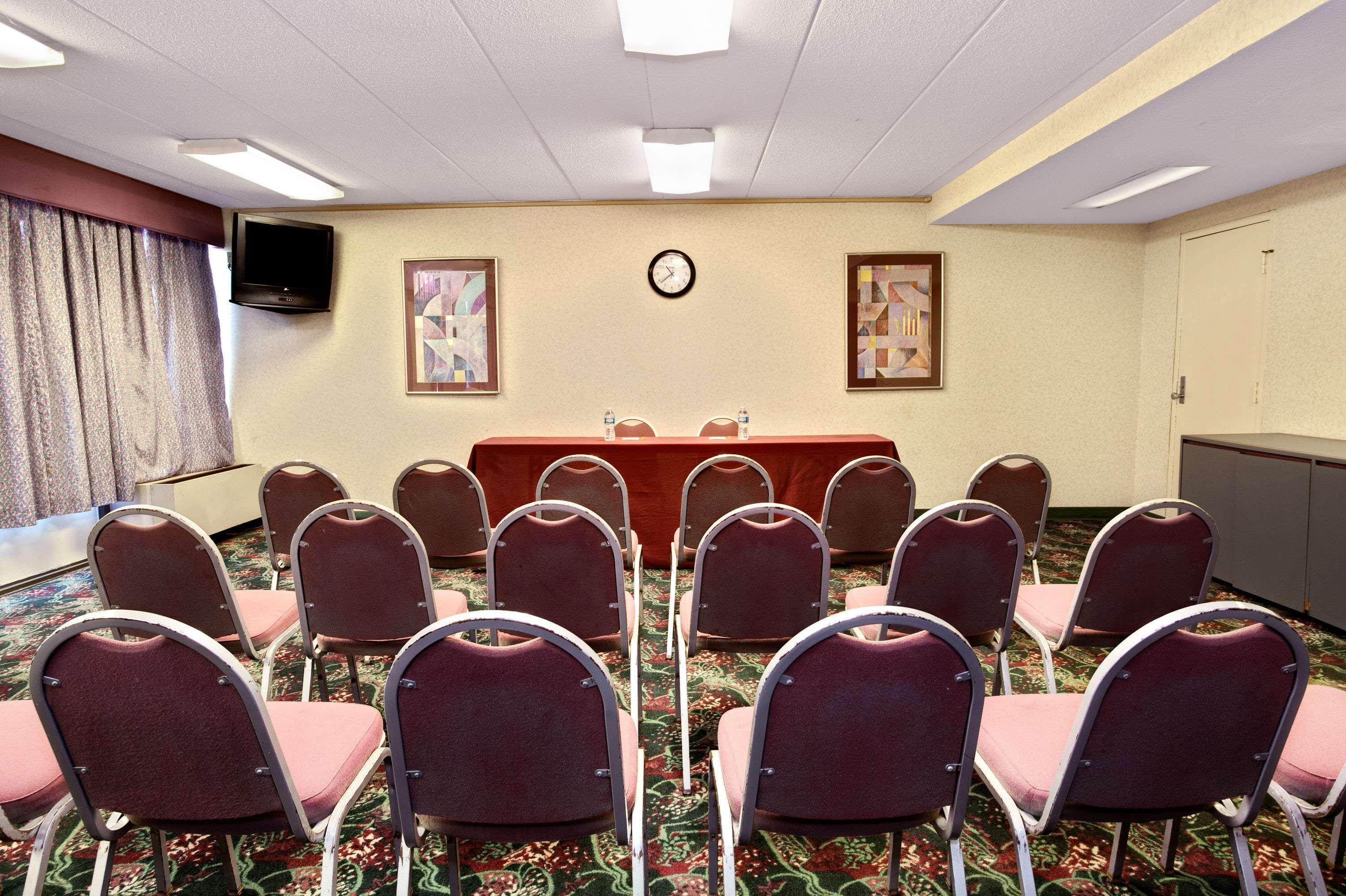 Days Inn By Wyndham שרונוויל מראה חיצוני תמונה