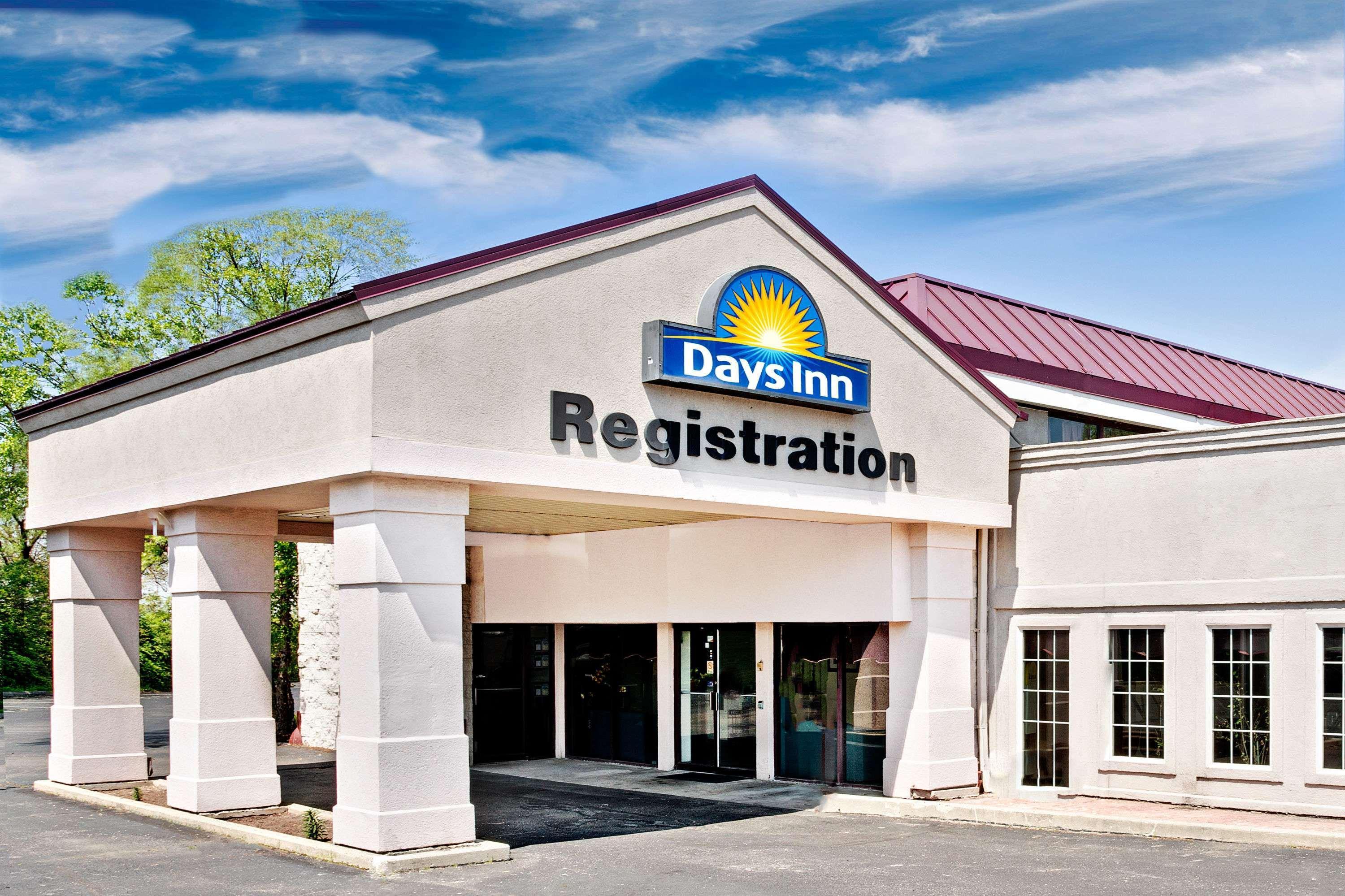 Days Inn By Wyndham שרונוויל מראה חיצוני תמונה