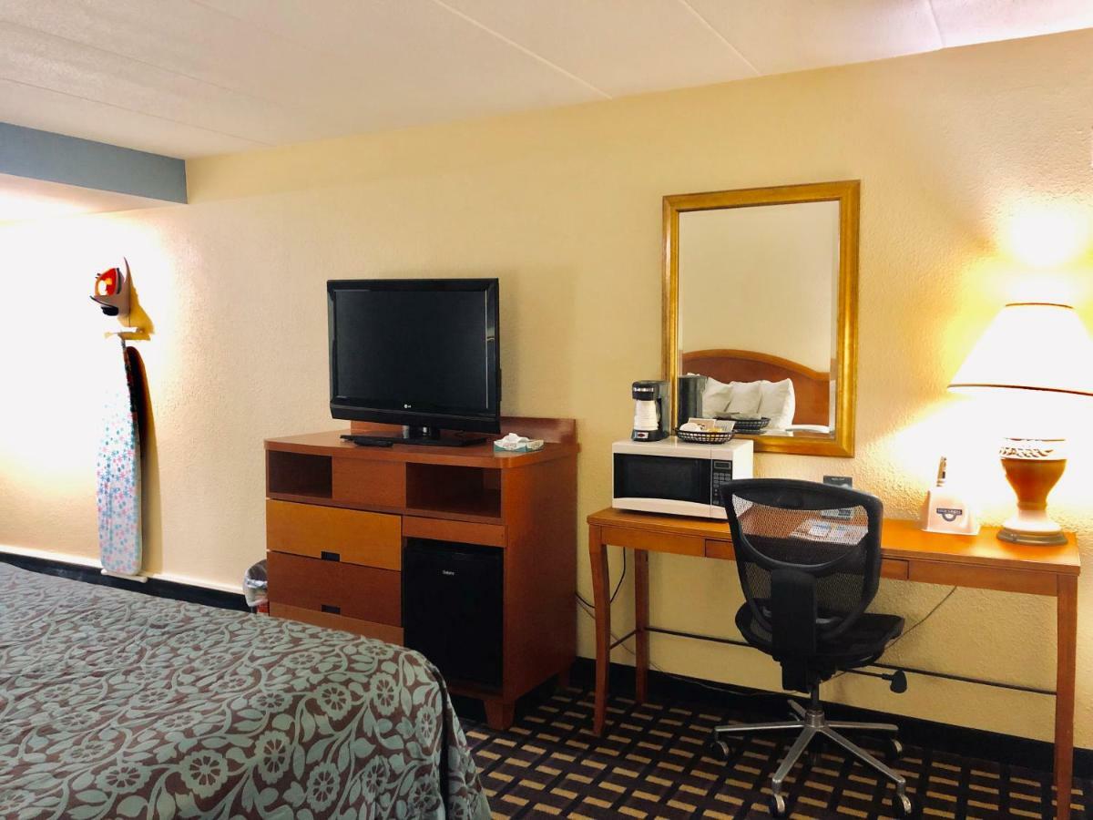 Days Inn By Wyndham שרונוויל מראה חיצוני תמונה