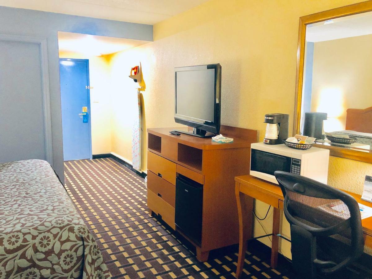 Days Inn By Wyndham שרונוויל מראה חיצוני תמונה