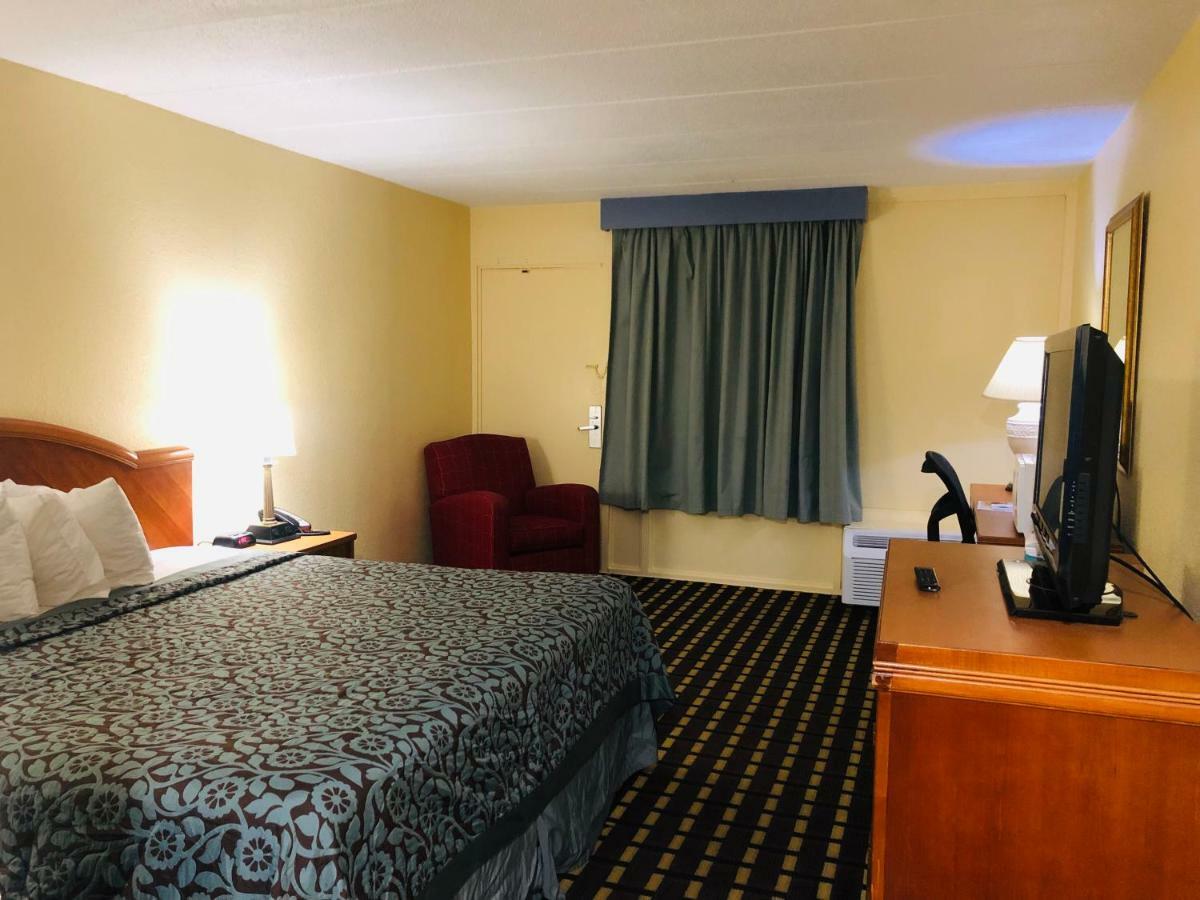 Days Inn By Wyndham שרונוויל מראה חיצוני תמונה