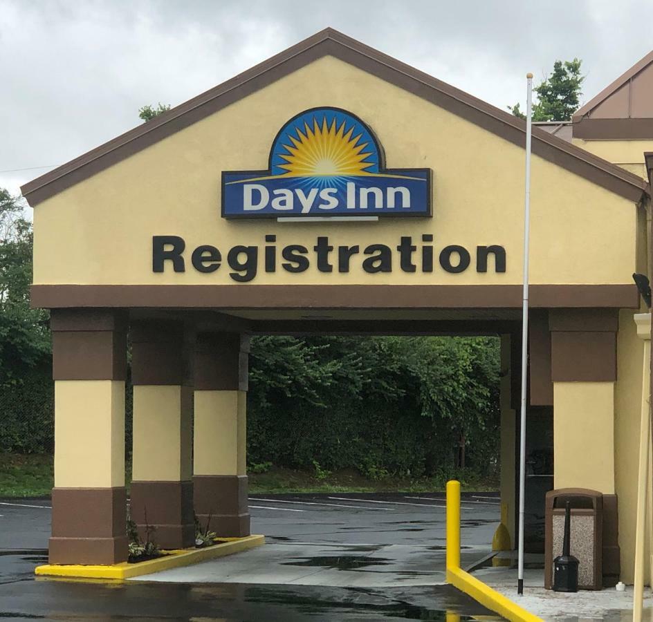 Days Inn By Wyndham שרונוויל מראה חיצוני תמונה