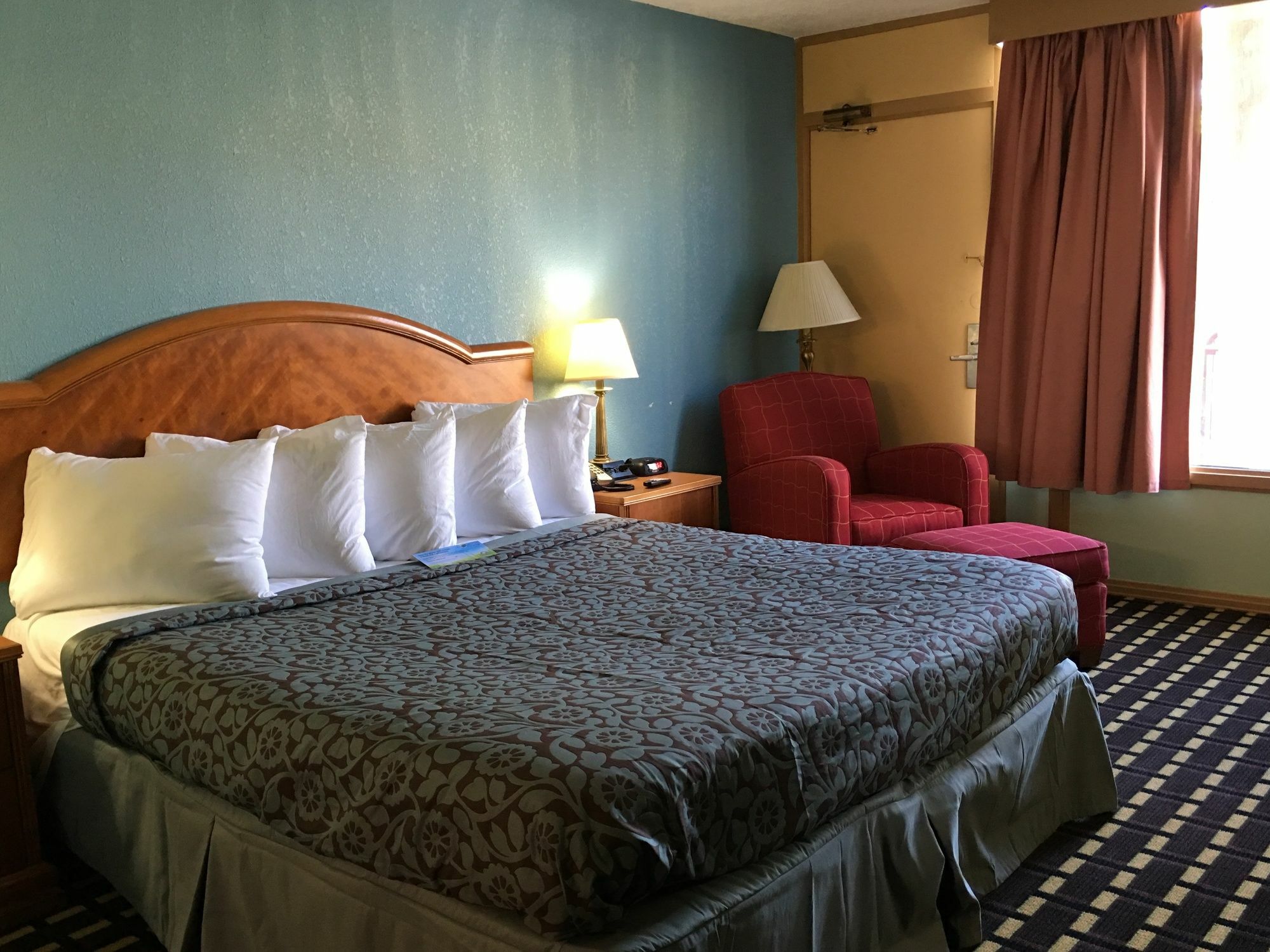 Days Inn By Wyndham שרונוויל מראה חיצוני תמונה