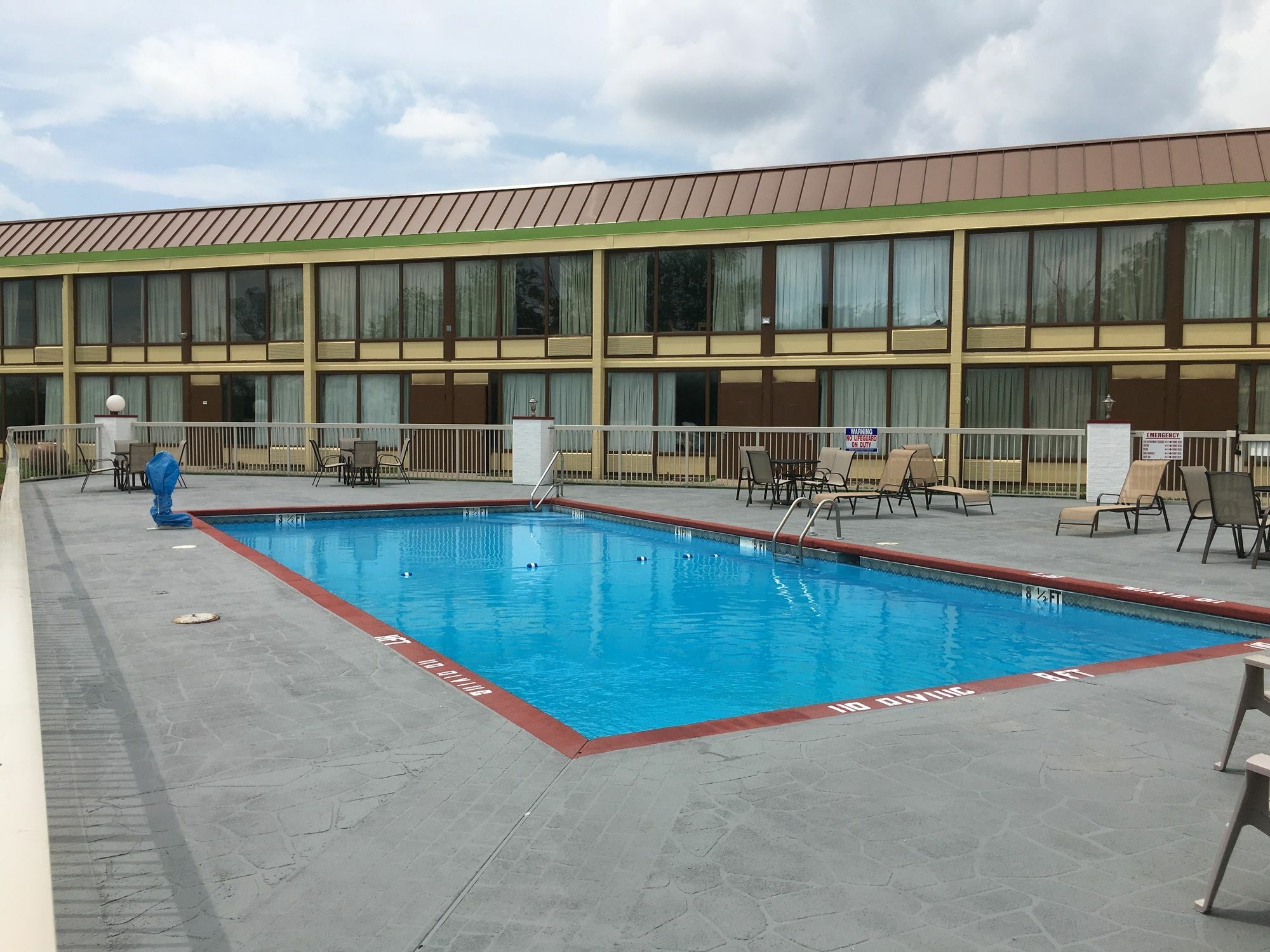 Days Inn By Wyndham שרונוויל מראה חיצוני תמונה