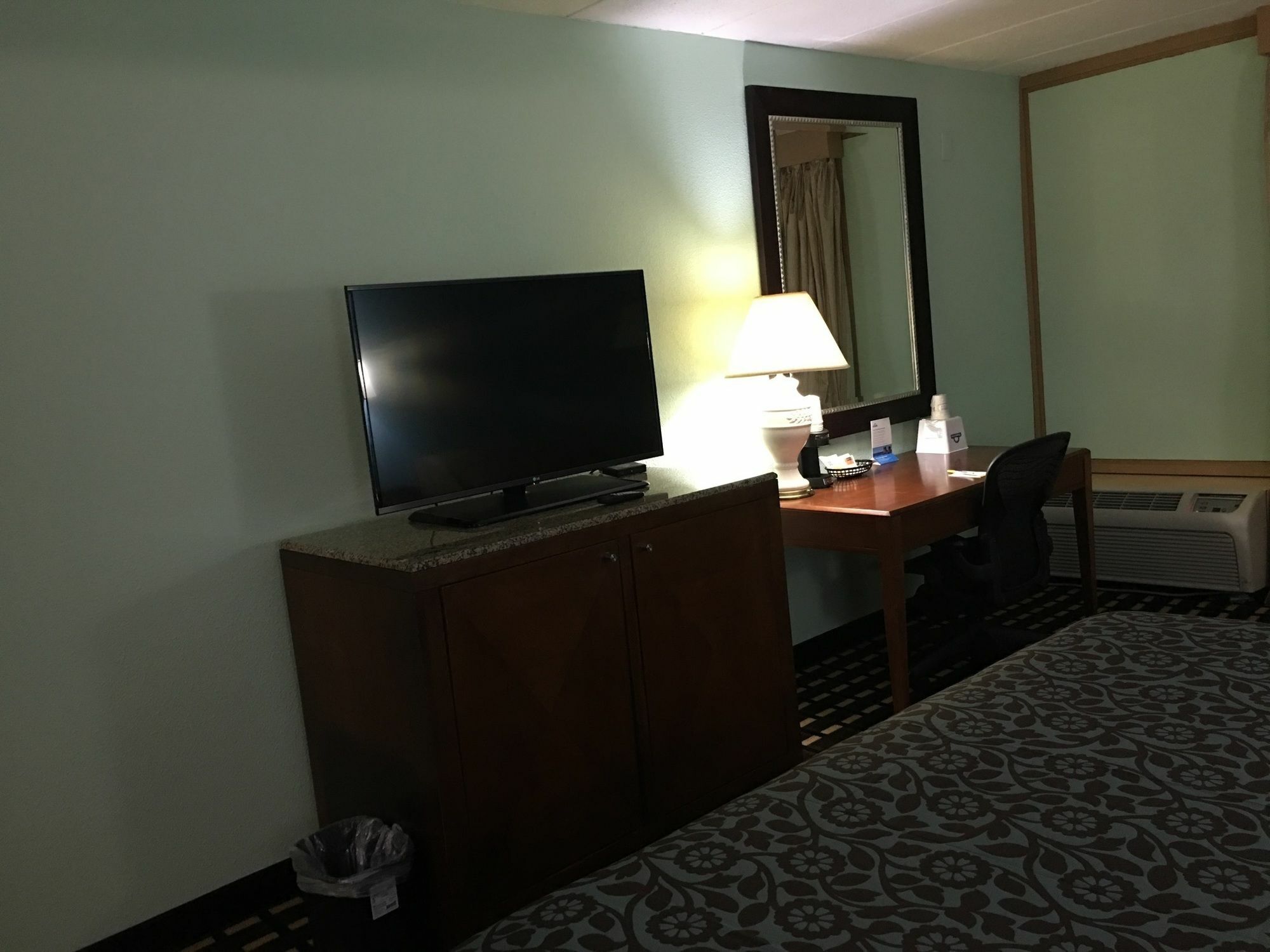 Days Inn By Wyndham שרונוויל מראה חיצוני תמונה