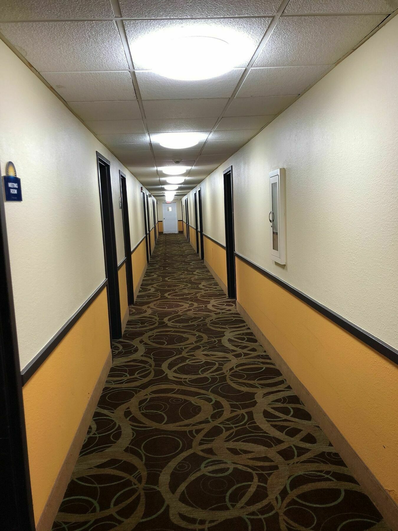 Days Inn By Wyndham שרונוויל מראה חיצוני תמונה